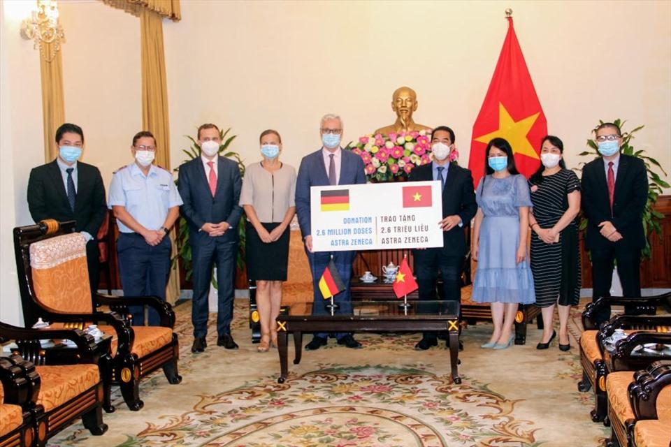 Đức bàn giao 2,6 triệu liều vaccine bổ sung cho Việt Nam lastest-news