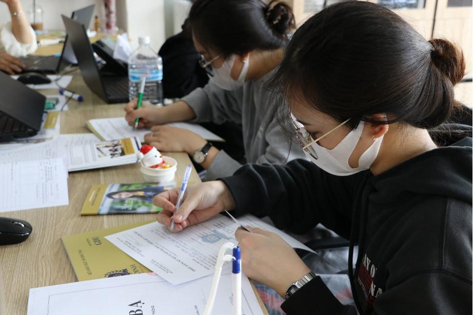 Muốn vào học, sinh viên phải đóng gần 5 triệu... phí nhập học lastest-news